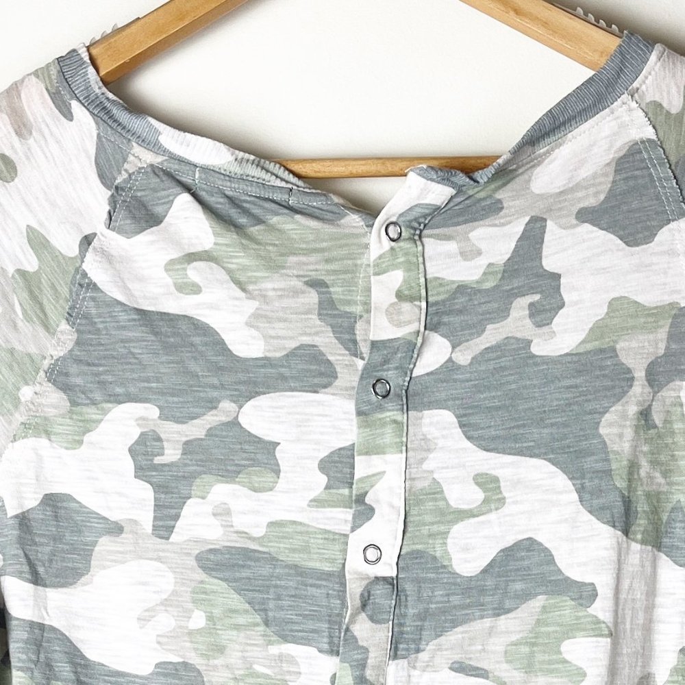 2/$30 Dear John Camo Top M - Picture 5 of 5